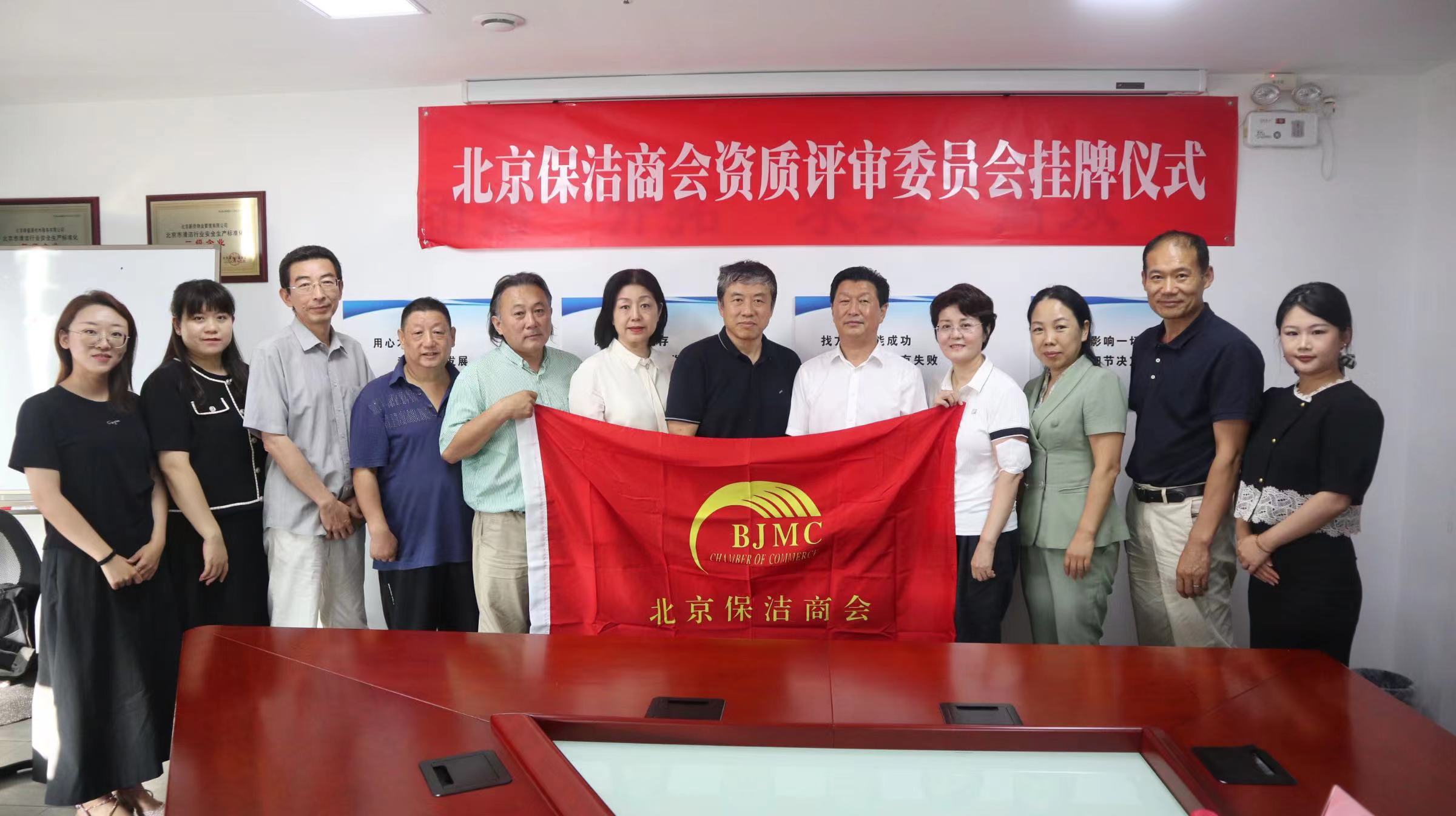 授旗大合影.jpg