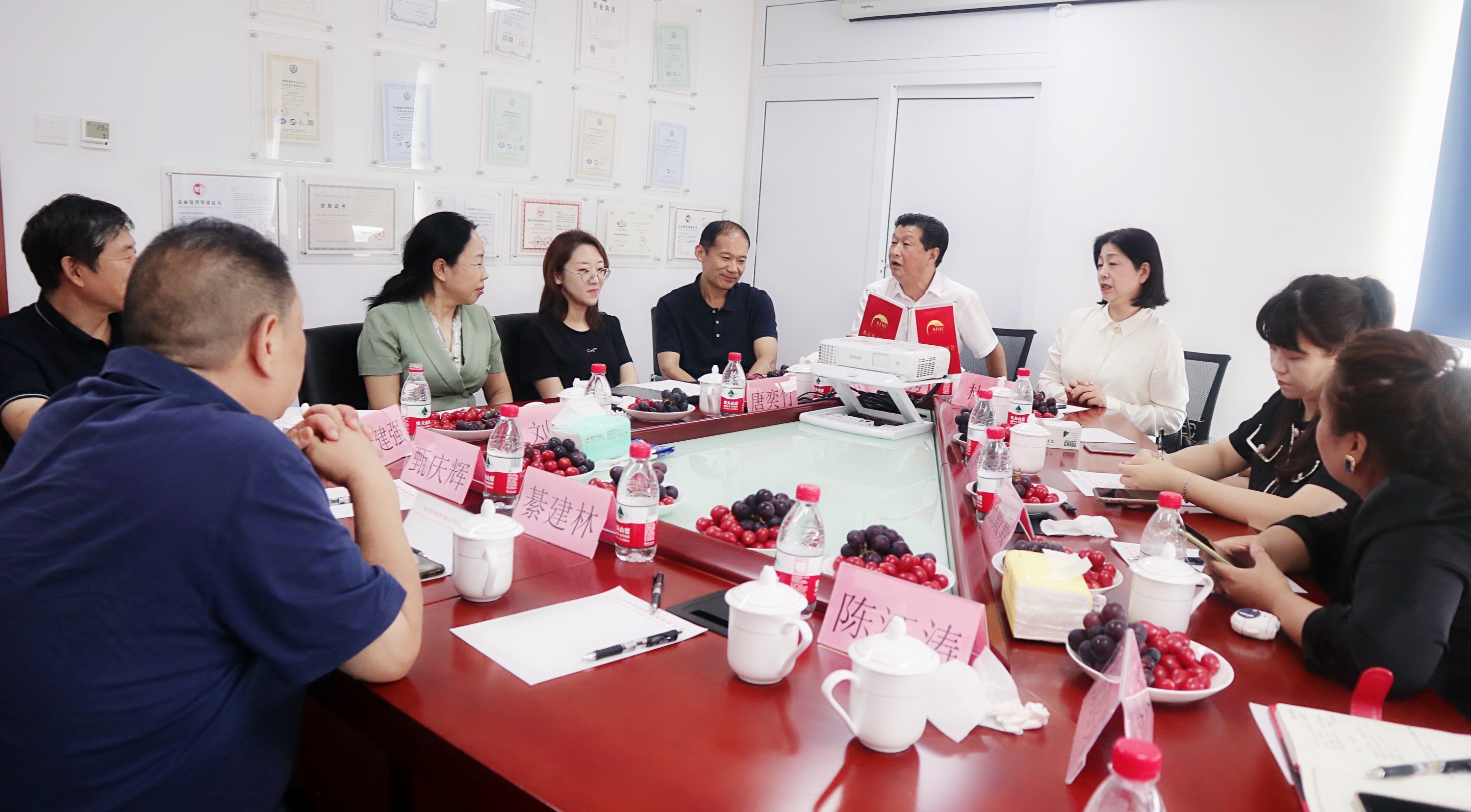 会议全景.jpg